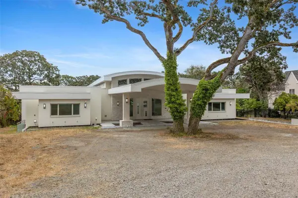 3355 Midland Rd, Oak Bay, BC V8R 6G7