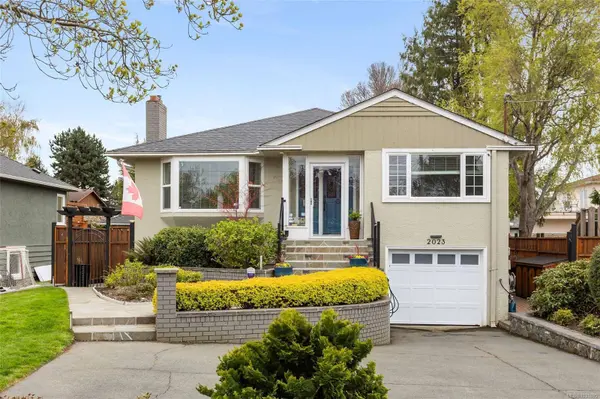 2023 Carnarvon St, Oak Bay, BC V8R 2V2