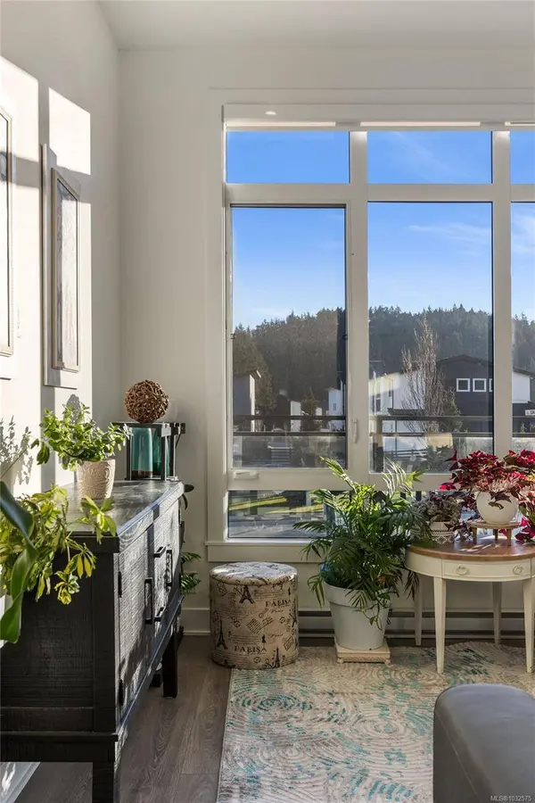 1110 Samar Cres #102, Langford, BC V9B 7B2