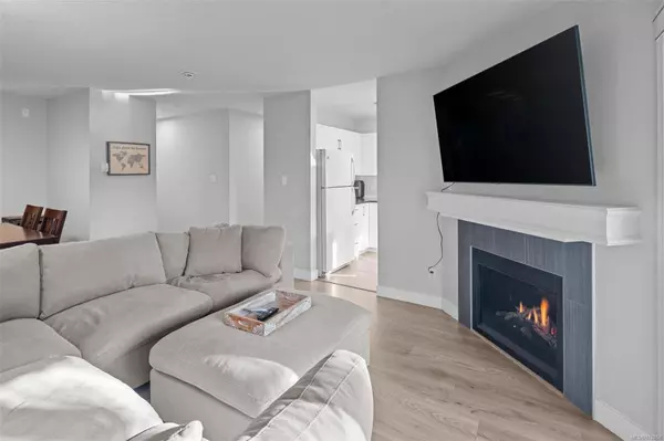 1710 Fort St #202, Victoria, BC V8R 1J2