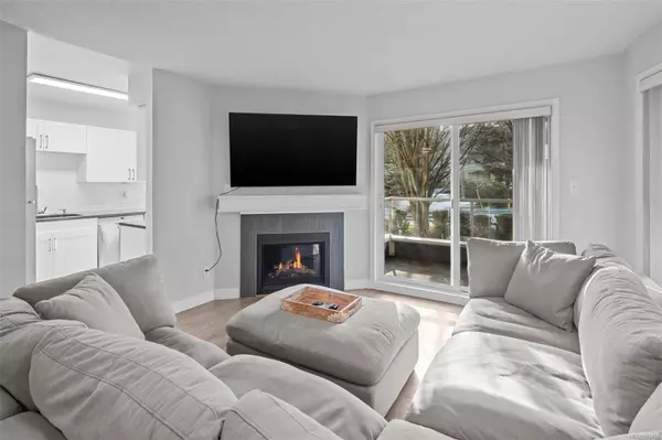 1710 Fort St #202, Victoria, BC V8R 1J2