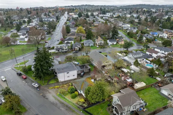 3330 Harriet Rd, Saanich, BC V8Z 3S4