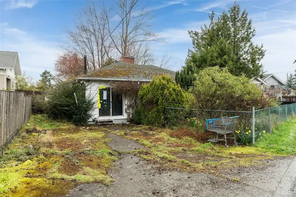 3330 Harriet Rd, Saanich, BC V8Z 3S4