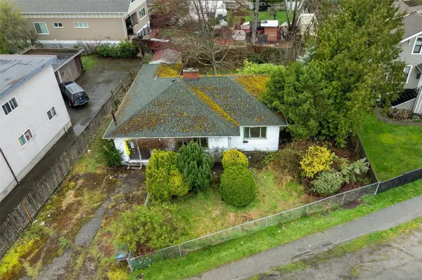 3330 Harriet Rd, Saanich, BC V8Z 3S4