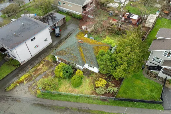 3330 Harriet Rd, Saanich, BC V8Z 3S4