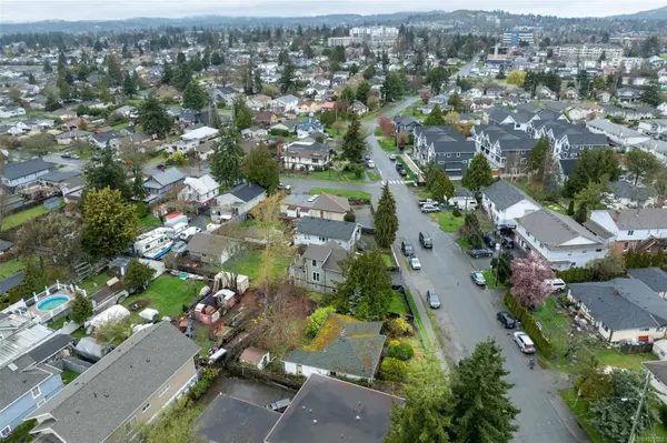 3330 Harriet Rd, Saanich, BC V8Z 3S4