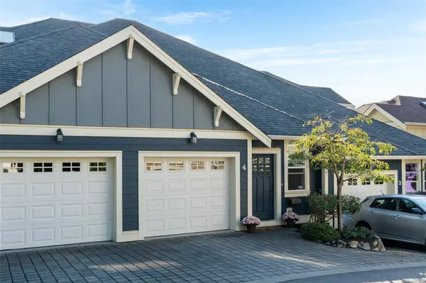 4583 Wilkinson Rd #4, Saanich, BC V8Z 5C3