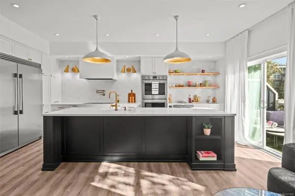 4583 Wilkinson Rd #4, Saanich, BC V8Z 5C3