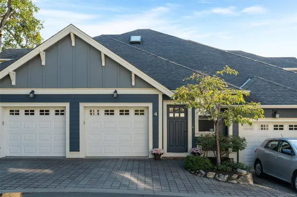 4583 Wilkinson Rd #4, Saanich, BC V8Z 5C3