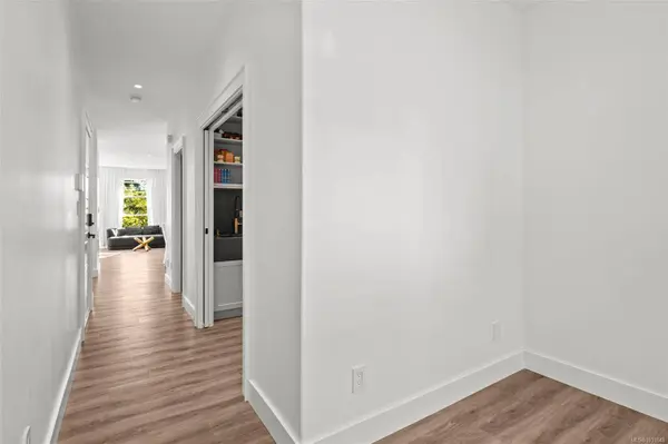 4583 Wilkinson Rd #4, Saanich, BC V8Z 5C3