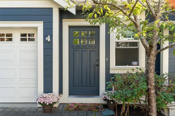 4583 Wilkinson Rd #4, Saanich, BC V8Z 5C3