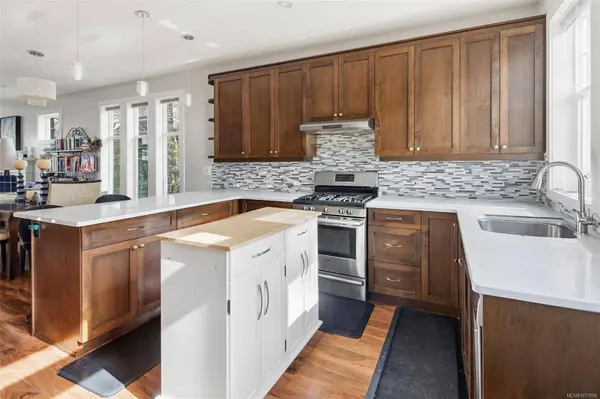 23 Pilot St, Victoria, BC V8V 2A5