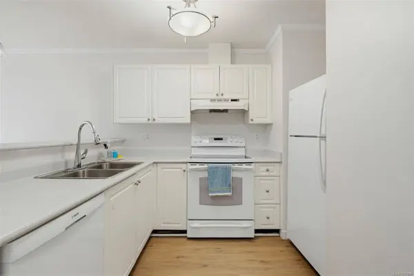 827 North Park St #415, Victoria, BC V8W 3Y3