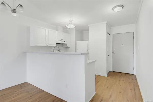 827 North Park St #415, Victoria, BC V8W 3Y3