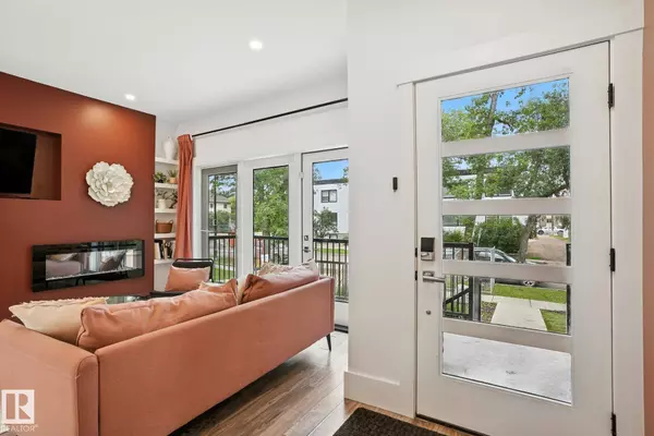 10426 126 ST NW, Edmonton, AB T5N 1T8