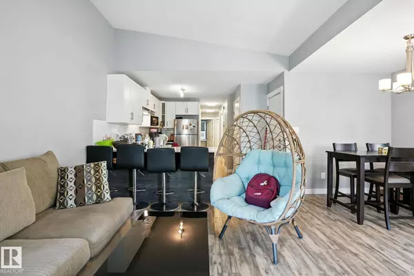 10438 154 ST NW, Edmonton, AB T5P 2H8