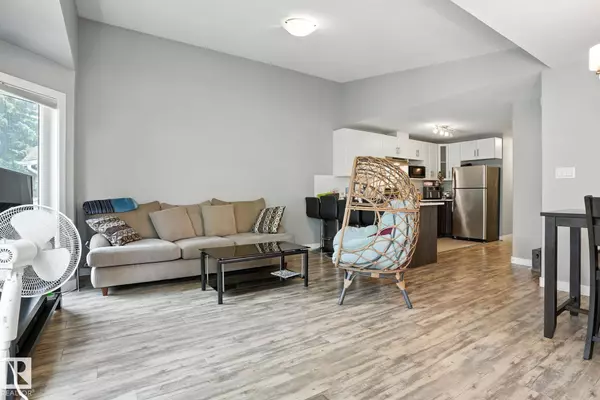 10438 154 ST NW, Edmonton, AB T5P 2H8