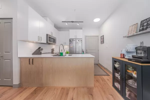 6968 Royal Oak AVE #201, Burnaby, BC V5J 4J2