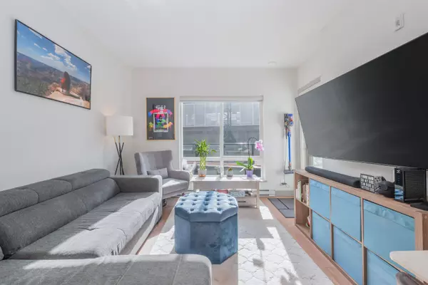 6968 Royal Oak AVE #201, Burnaby, BC V5J 4J2