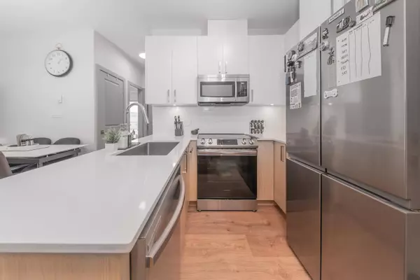 6968 Royal Oak AVE #201, Burnaby, BC V5J 4J2