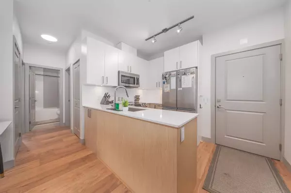 6968 Royal Oak AVE #201, Burnaby, BC V5J 4J2