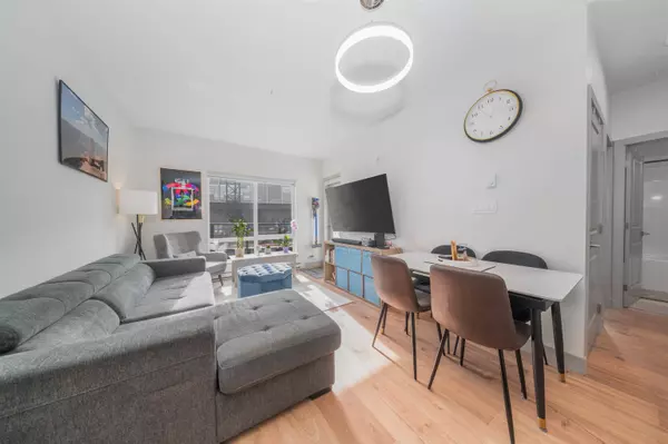 6968 Royal Oak AVE #201, Burnaby, BC V5J 4J2