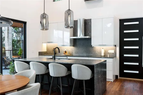 2250 Dolphin Rd, North Saanich, BC V8L 5Y7