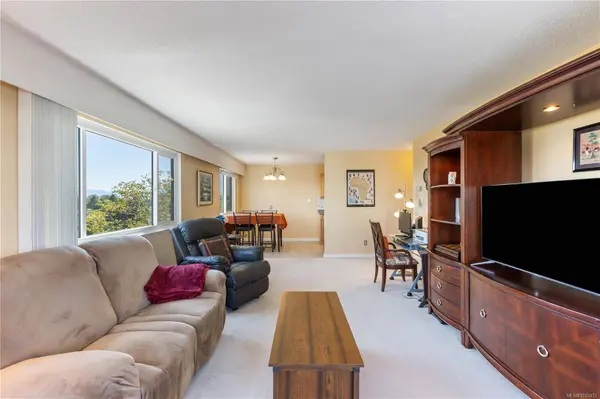929 Esquimalt Rd #202, Esquimalt, BC V9A 3M7