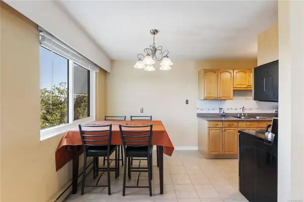 929 Esquimalt Rd #202, Esquimalt, BC V9A 3M7