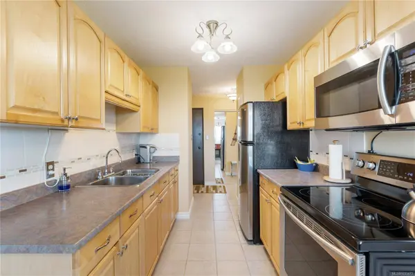 929 Esquimalt Rd #202, Esquimalt, BC V9A 3M7