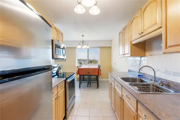 929 Esquimalt Rd #202, Esquimalt, BC V9A 3M7