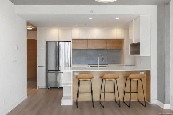 989 Johnson St ##713, Victoria, BC V8V 0E3