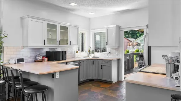 2282 Church Hill Dr, Sooke, BC V9Z 0W3