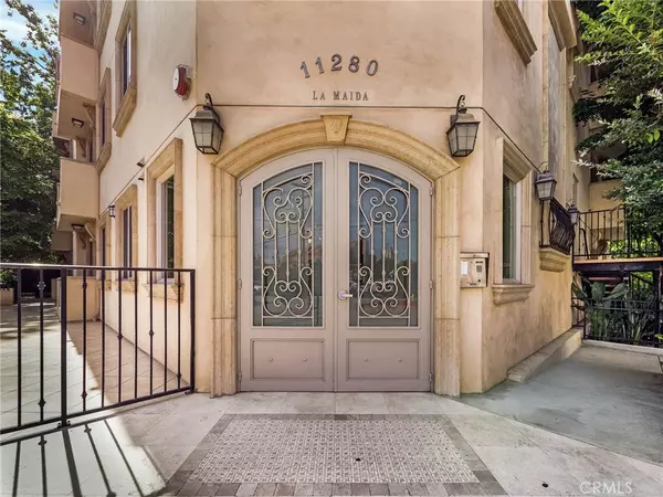 11280 La Maida #401, North Hollywood, CA 91601