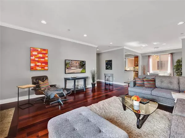 11280 La Maida #401, North Hollywood, CA 91601