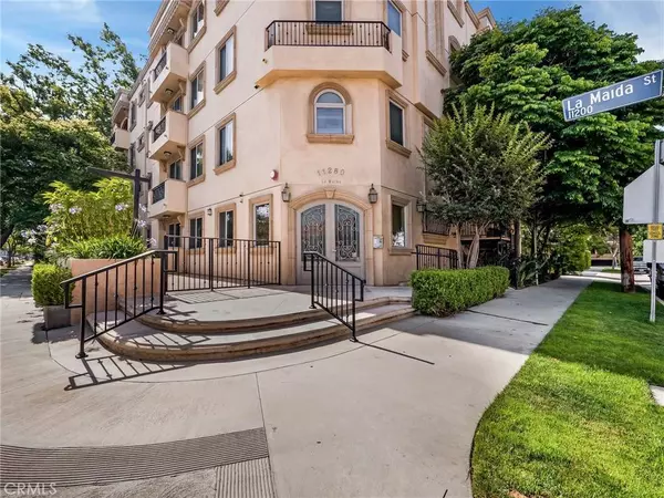 11280 La Maida #401, North Hollywood, CA 91601