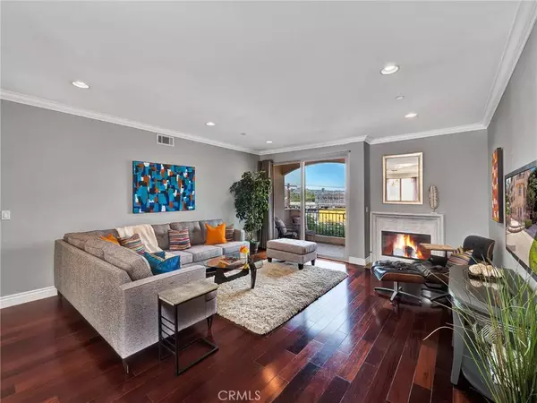 11280 La Maida #401, North Hollywood, CA 91601