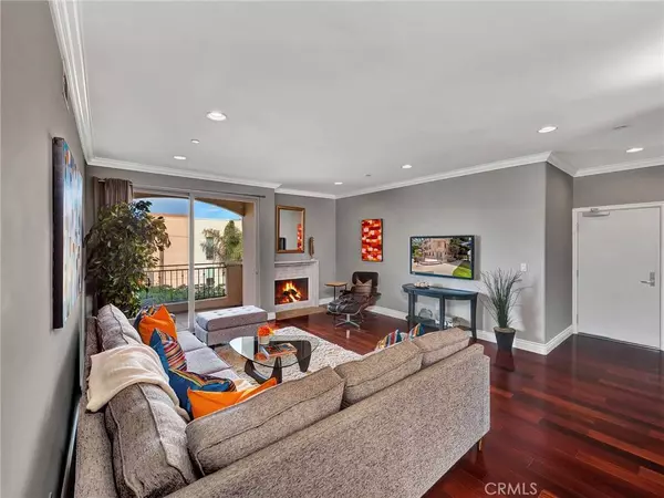 11280 La Maida #401, North Hollywood, CA 91601