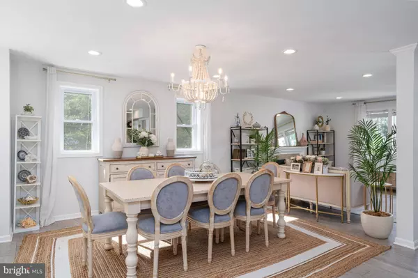 6401 WINNEPEG RD, Bethesda, MD 20817