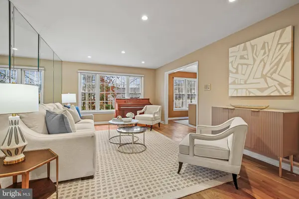 8802 STONEHAVEN CT, Rockville, MD 20854