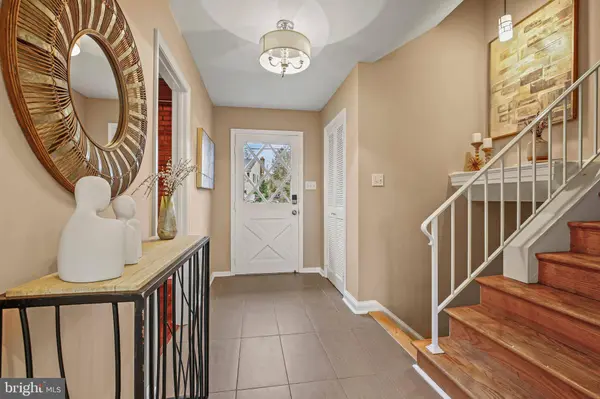 8802 STONEHAVEN CT, Rockville, MD 20854