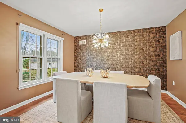 8802 STONEHAVEN CT, Rockville, MD 20854