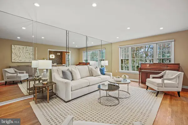 8802 STONEHAVEN CT, Rockville, MD 20854