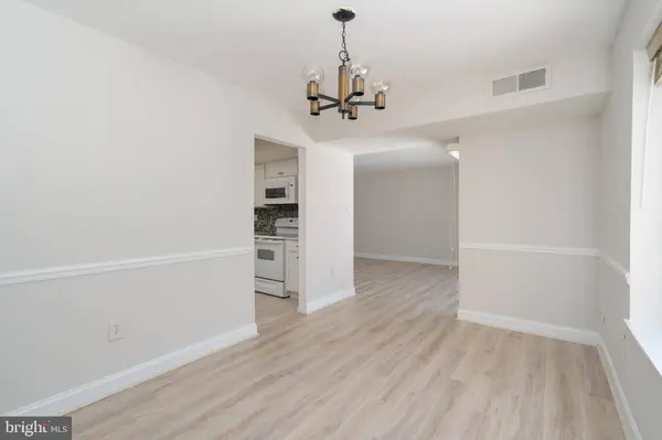 9713 KINGS CROWN CT #102, Fairfax, VA 22031