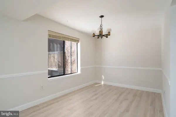 9713 KINGS CROWN CT #102, Fairfax, VA 22031