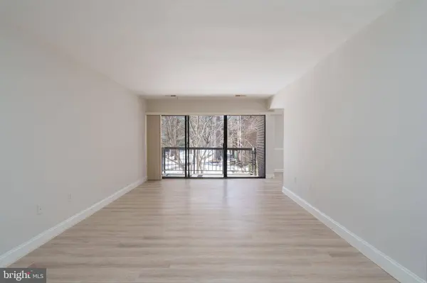 9713 KINGS CROWN CT #102, Fairfax, VA 22031