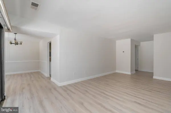 9713 KINGS CROWN CT #102, Fairfax, VA 22031