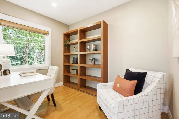 8226 WEST BEACH DR NW, Washington, DC 20012