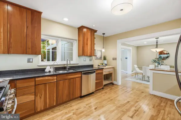 8226 WEST BEACH DR NW, Washington, DC 20012