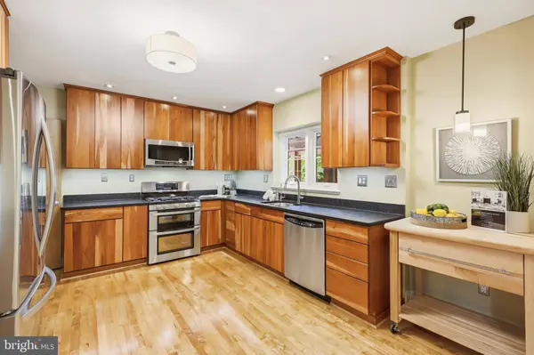 8226 WEST BEACH DR NW, Washington, DC 20012